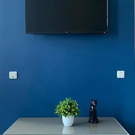 Апартаменти Leogrand On Kniazia Romana 26 *