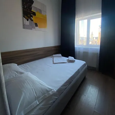 Апартаменти Leogrand On Kniazia Romana 26